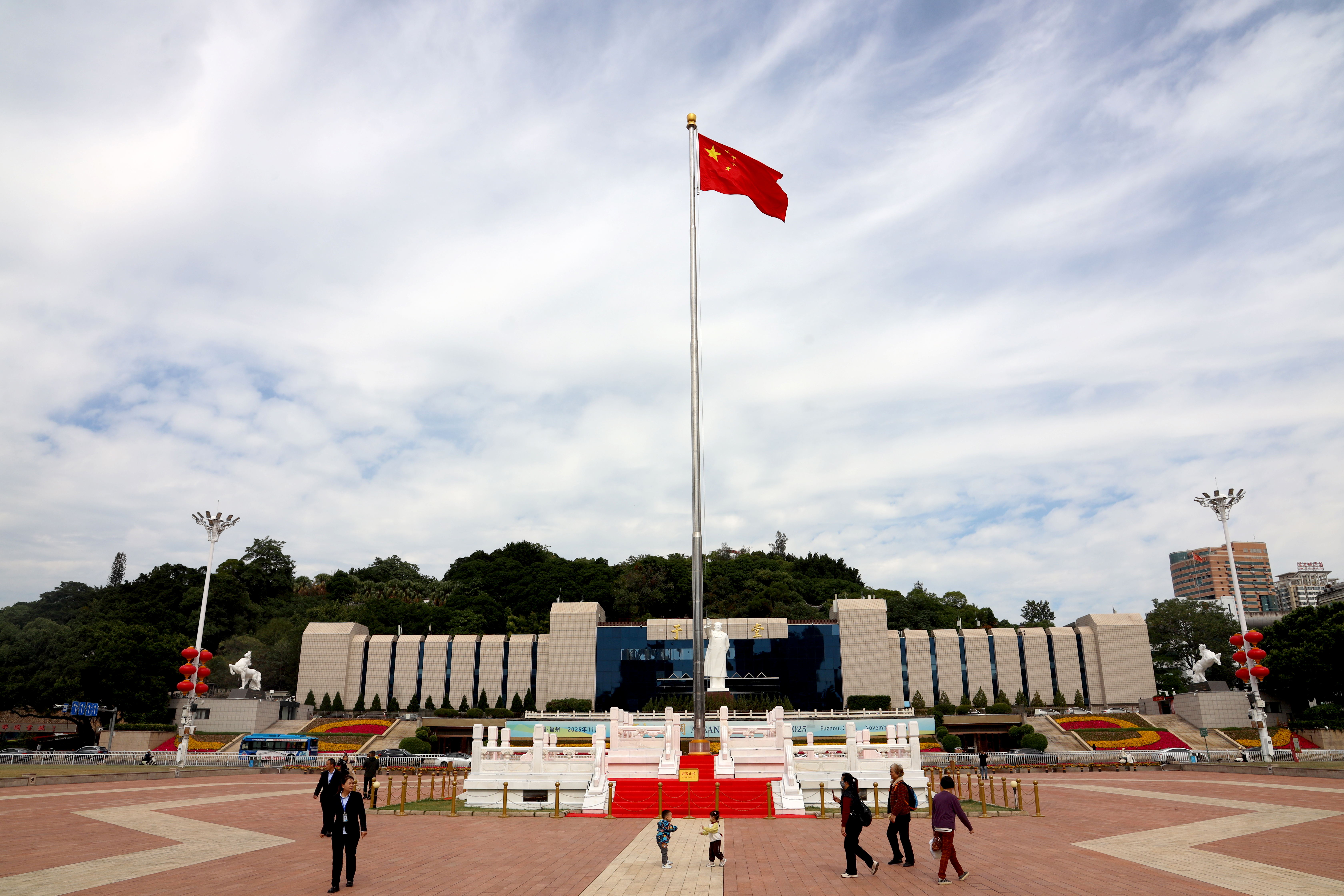 福建五一广场旗杆智能升降系统改造完成